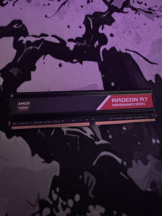 Оперативна пам'ять Radeon R7 DDR4 2400MHz 16gb(8x2)