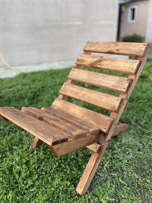 Стілець садовий з дерева. складний.