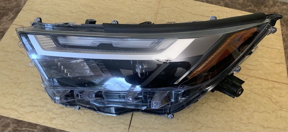 Фара Toyota Rav4 Rav 4 права ліва USA 2022 2023 2024