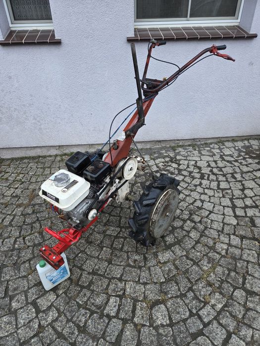 Traktorek dzik iseki +zestaw narzędzi