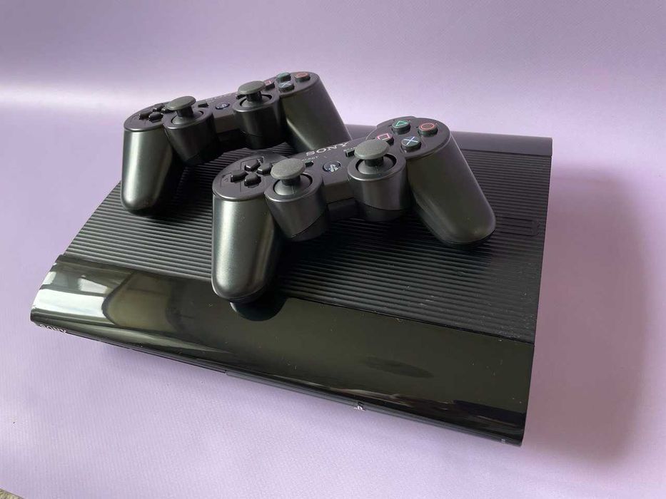 Playstation 3 Super Slim 500 GB + 50 ігор, Два джойстикa