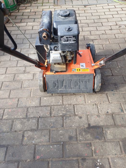 Wertykulator spalinowy