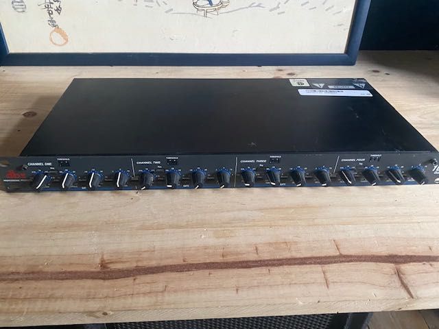 DBX 1074 Quad Noise