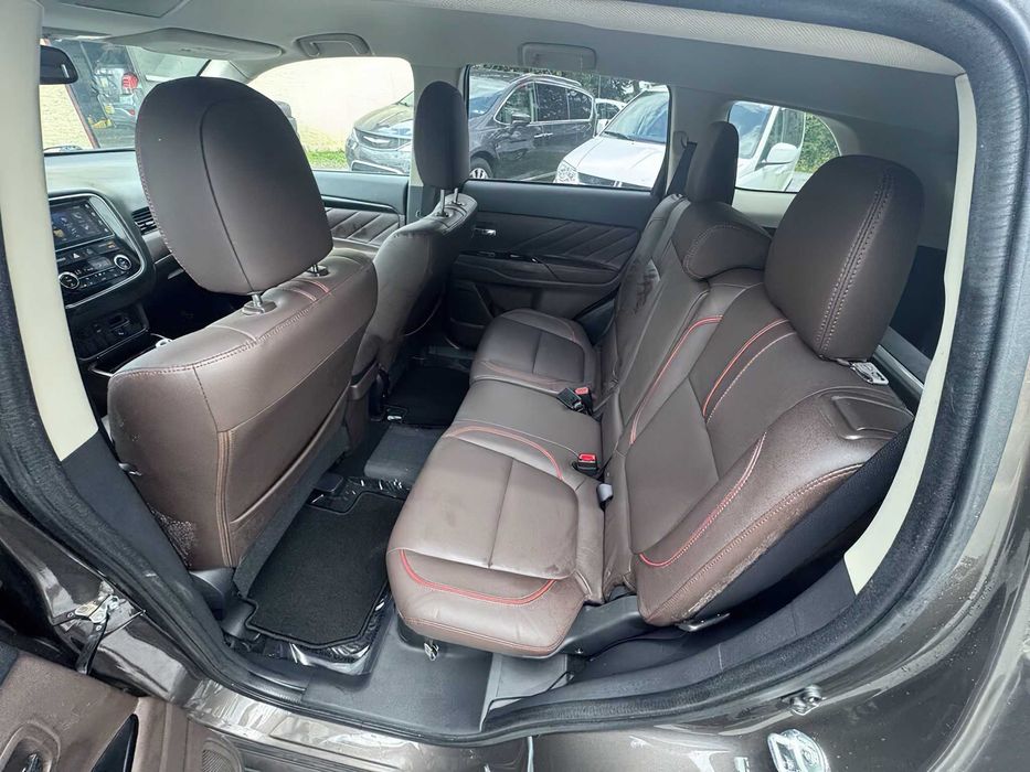 Mitsubishi Outlander Phev      2018