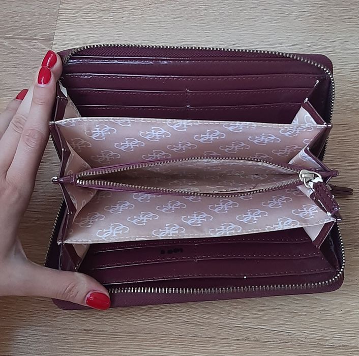 Oryginalny portfel damski Guess