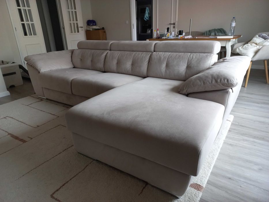 Sofá com chase longue impermeabilizado, assentos extensíveis, encostos reclináveis em 8 níveis, muito confortável, quase novo