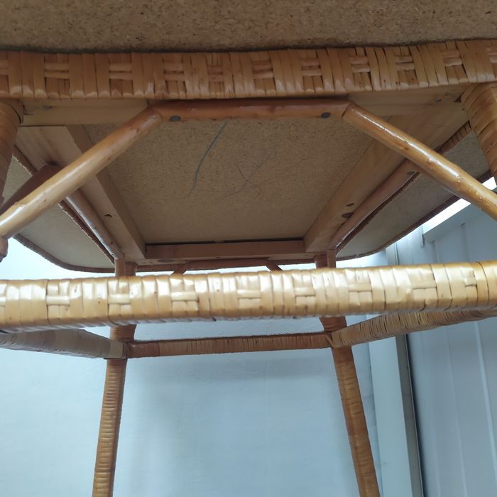 Стіл    плетений