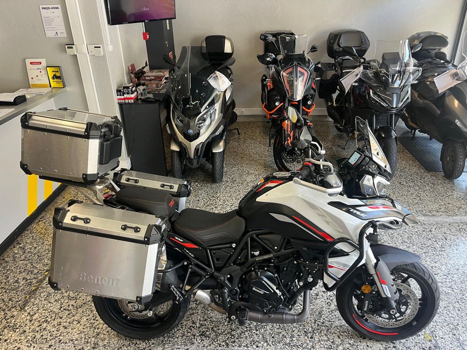 Benelli TRK 702 de 2023 em Óptimo estado Malas Crash Bars Faróis Auxiliares