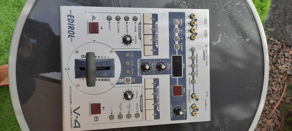 Câmara Profissional com mesa de TV, mala e tripe