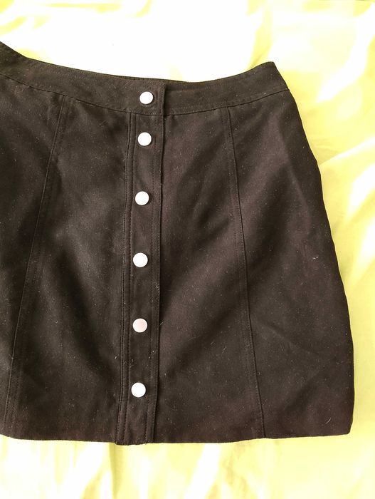 H&M. Rozpinana ładna zamszowa spódniczka