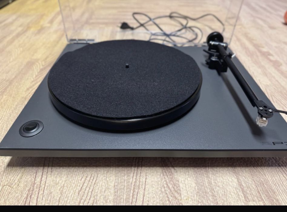 Gira Discos Rega Planar 1