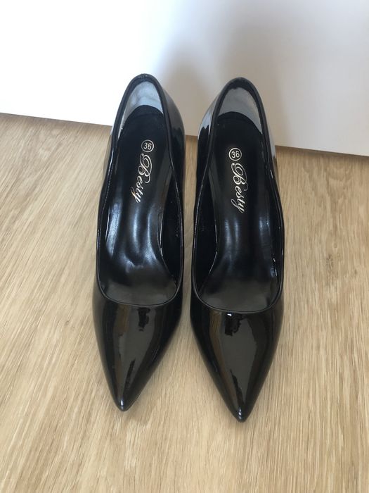 Czarne nowe szpilki rozmiar 36 lakierowane eleganckie szpic