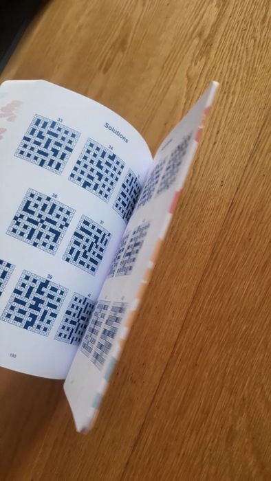 Livro Crosswords +180 Puzzles + Soluções - Inglês