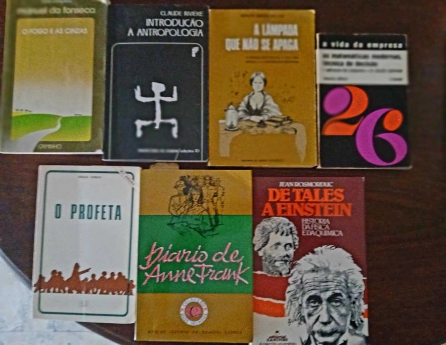 Livros antigos variados