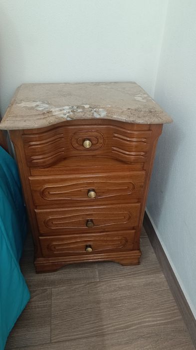Quarto de Casal Completo em Madeira Maciça