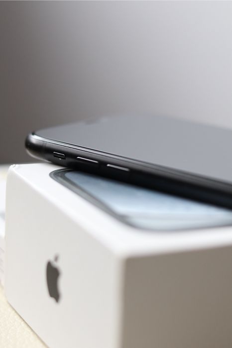 Продам Iphone XR 128 GB Black в комплекті з коробкою