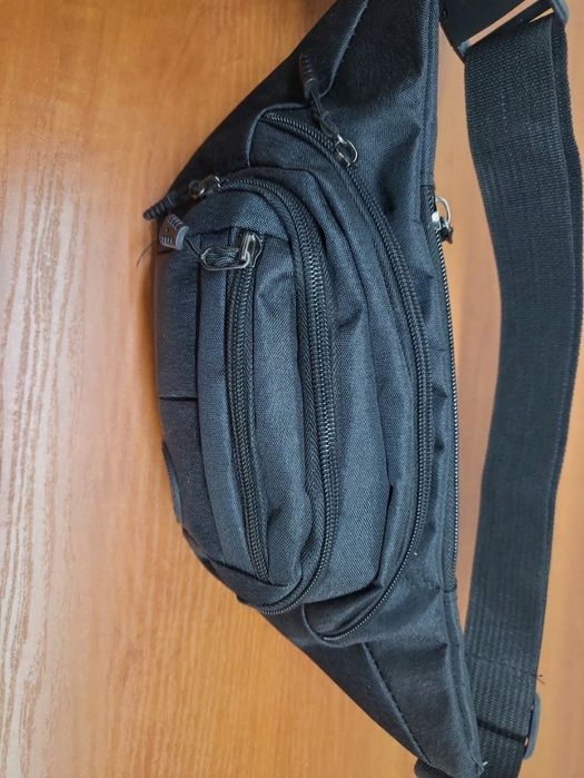 Saszetka czarna pojemna