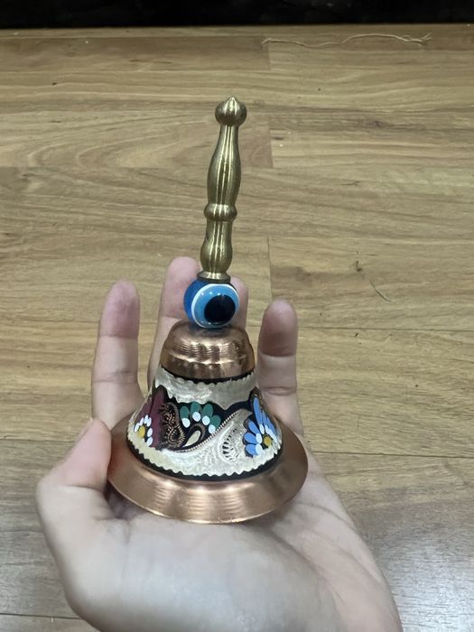 Sino decorativo com olho turco