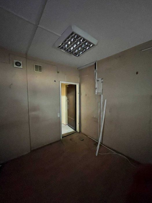 Продам нежитлове приміщення на Заболотного за 10 000у.о.