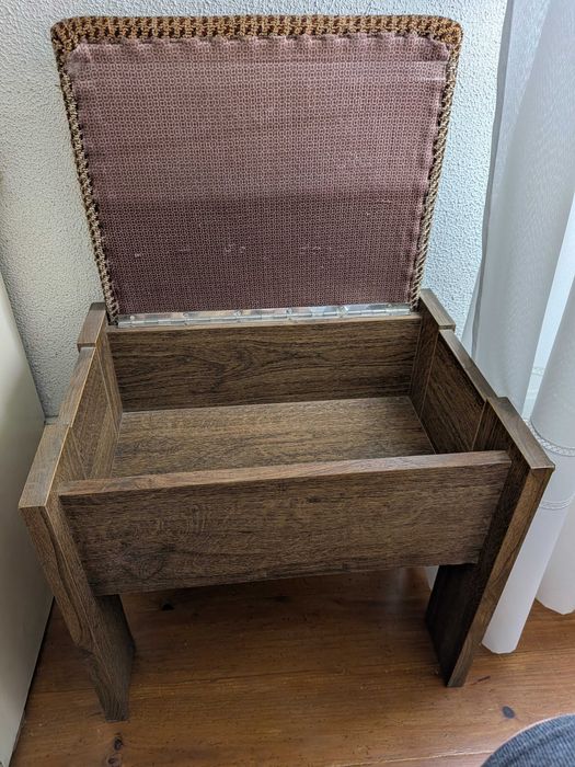 Mobília de quarto de casal com rádio/despertador