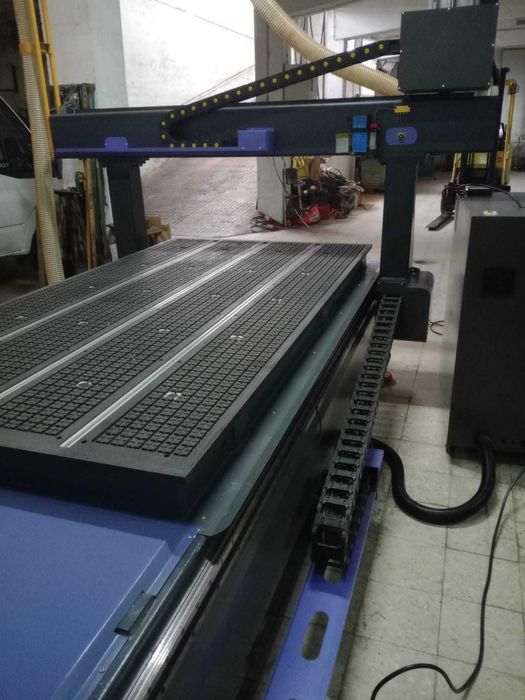 Fresadora CNC de 4 Eixos