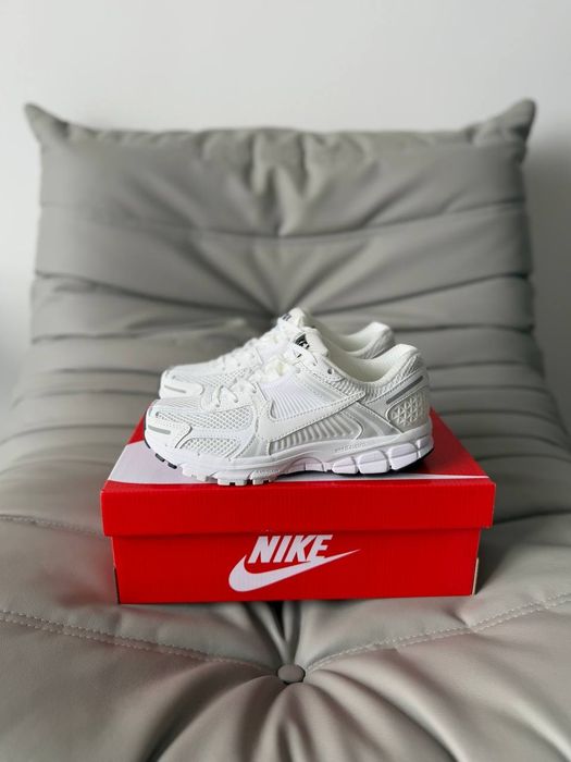 36-45 Nike Zoom Vomero 5 White
