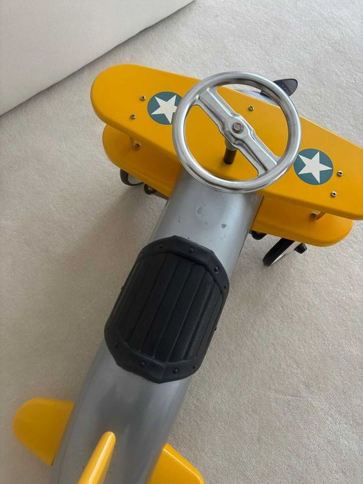 Avião infantil estilo vintage