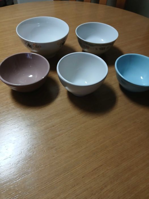 Conjunto de 5 tigelas tamanho médio (valor por todas)