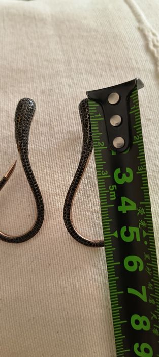 Brincos cobra em prata com zircónias pretas
