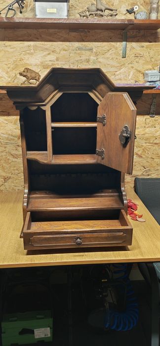 Przedwojenna debowa szafka na fajki