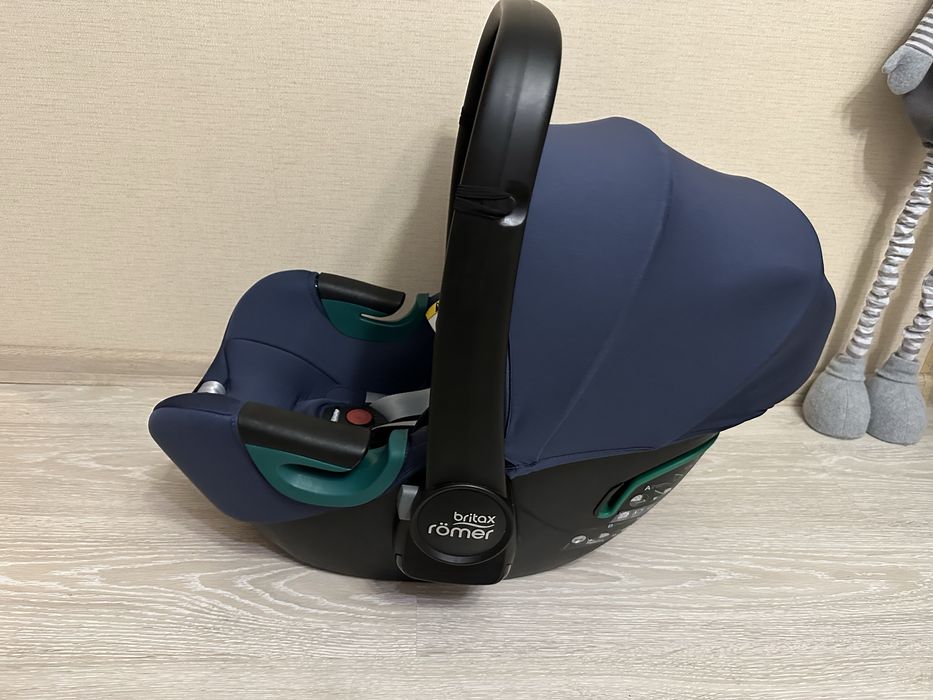Автокрісло Britax Römer Baby-Safe 3 i-Size автокрісло