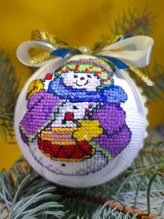 Іграшки новорічні вишиті