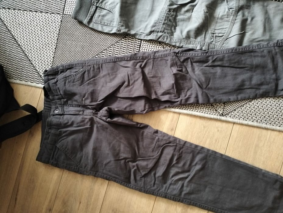 Подарую штани на хлопчика 122-140