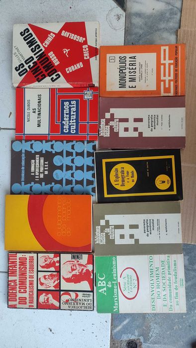 Lote 40 Livros de História e Politica Internacionais