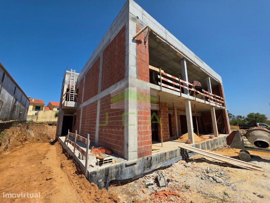 T3 Apartment Under Construction with Garage