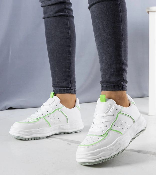 Białe sneakersy z zielonymi wstawkami Nettie