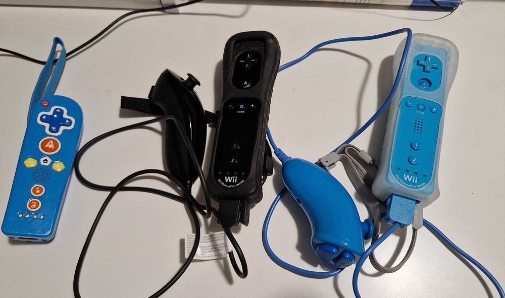 Consola Wii + comandos + barra movimento + volante + balance board