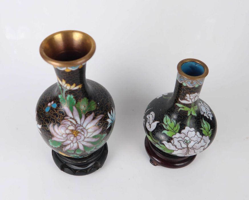 2 jarras cloisonné com suporte