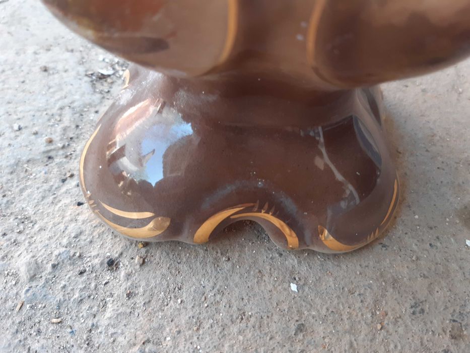 Vaso em porcelana com motivos bucólicos