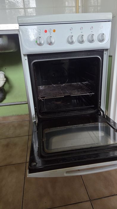 Kuchenka gazowa z piekarnikiem elektrycznym