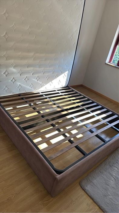 Cama com colchao NOVO (180x200)