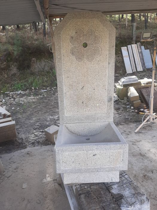 Fonte em granito 175