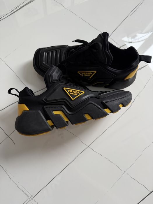 Продам мужские кроссовки prada