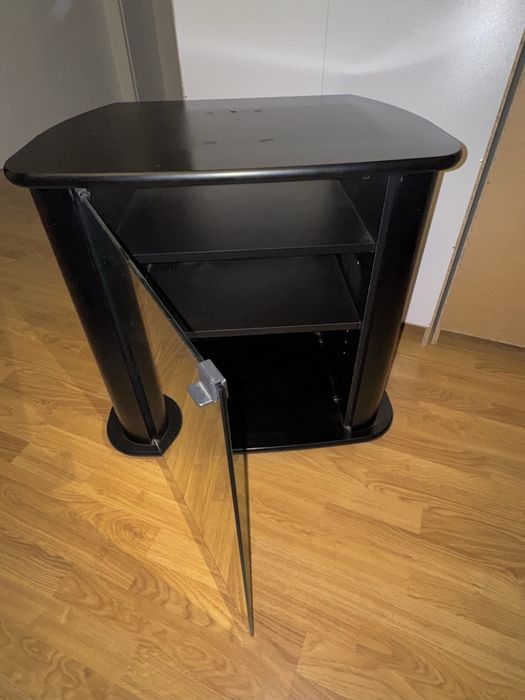 Móvel TV Preto com Porta de Vidro e Prateleiras – Bom Estado