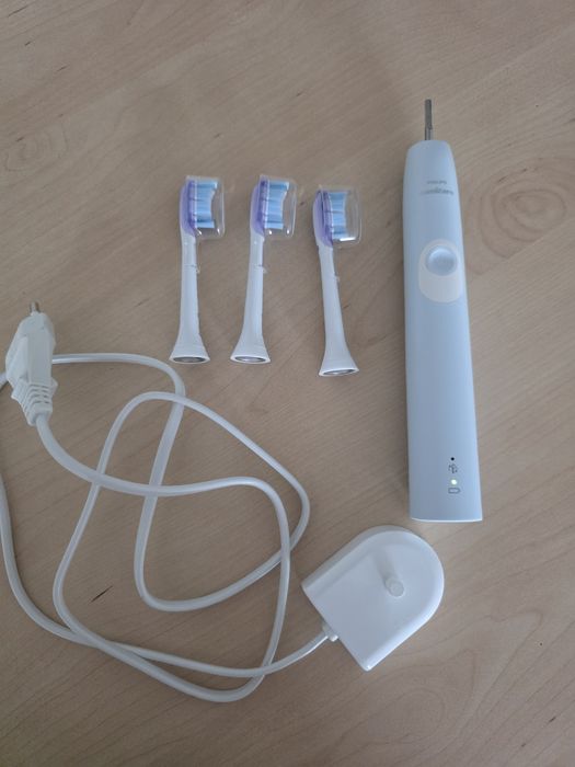 Szczoteczka soniczna z 3 końcówkami