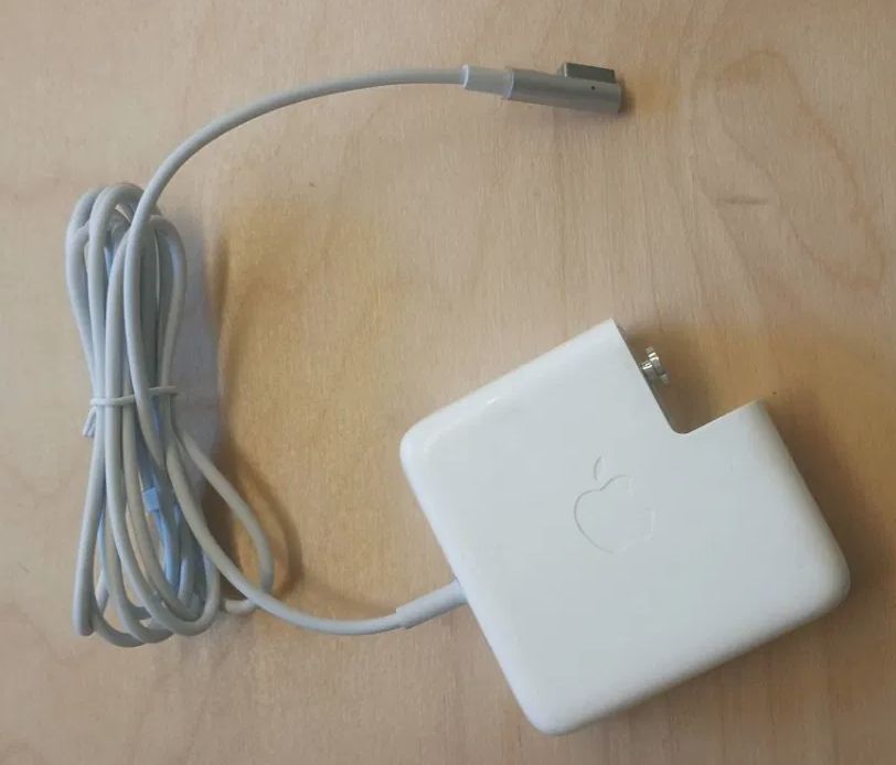 Original Apple Macbook pro 45W, 60W, 85W magsafe 1 and 2 Chargers64284293279618121