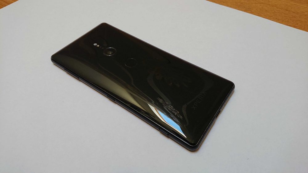 SONY Xperia XZ2 kolor czarny (uszkodzony mikrofon)