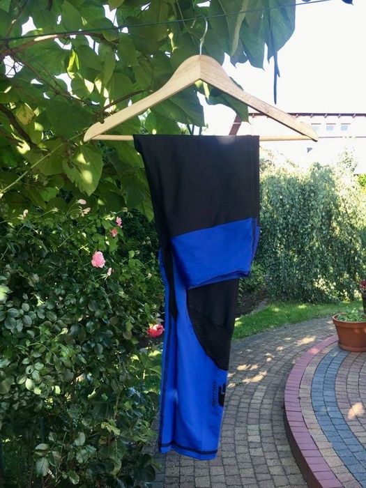 Legginsy czarne niebieskie polskiej marki Pretty Fitty