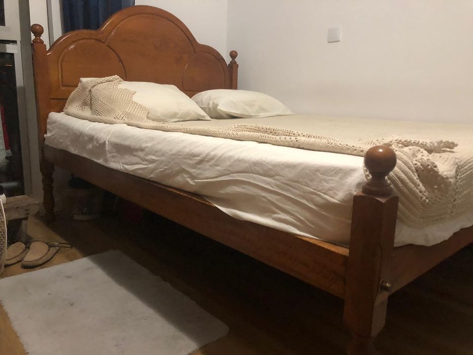 Vende se cama de madeira masisa