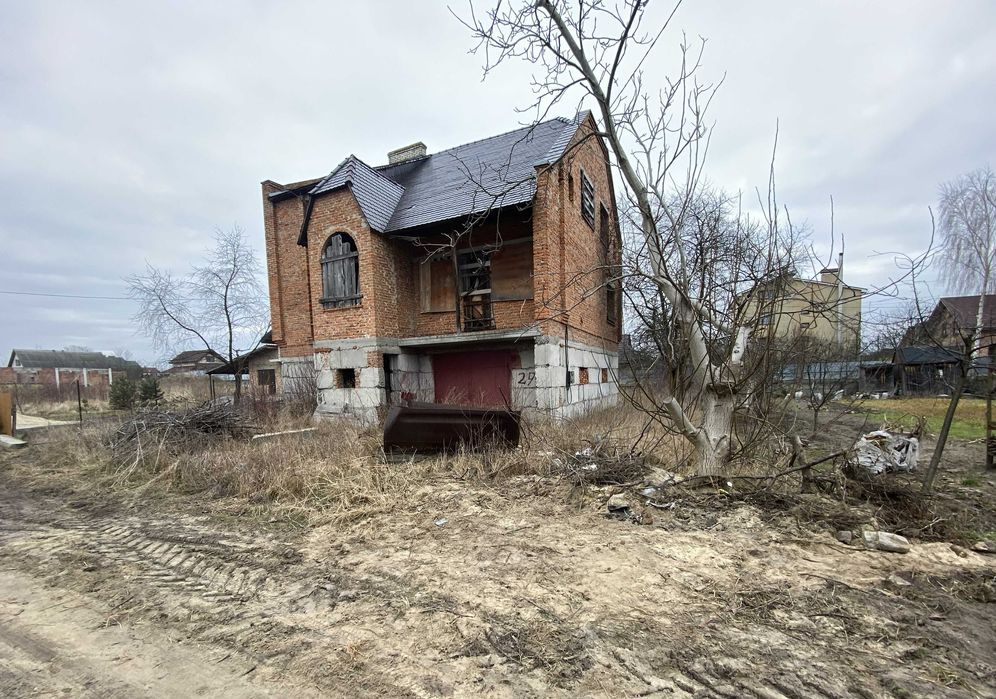 Продаж 3 поверхового будинку з ділянкою на 7 соток, 270 кв. м
